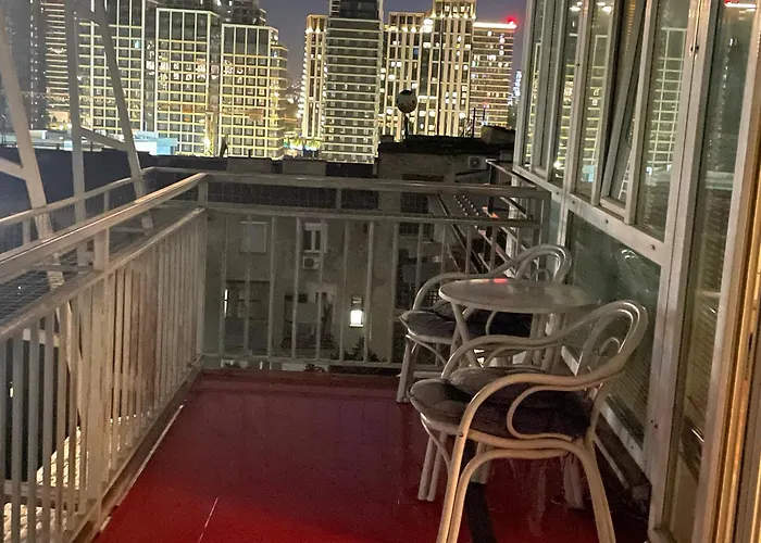 With A View And The Free Parking 아파트 *