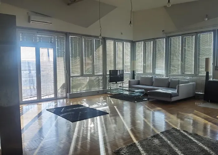 With A View And The Free Parking 아파트