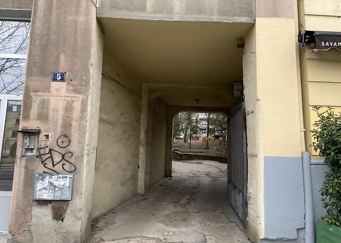 With A View And The Free Parking 아파트